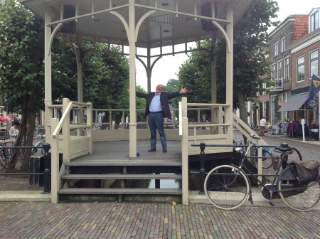 Ger moest weer eens gek doen: hij denkt dat hij Pavarotti is, haha!